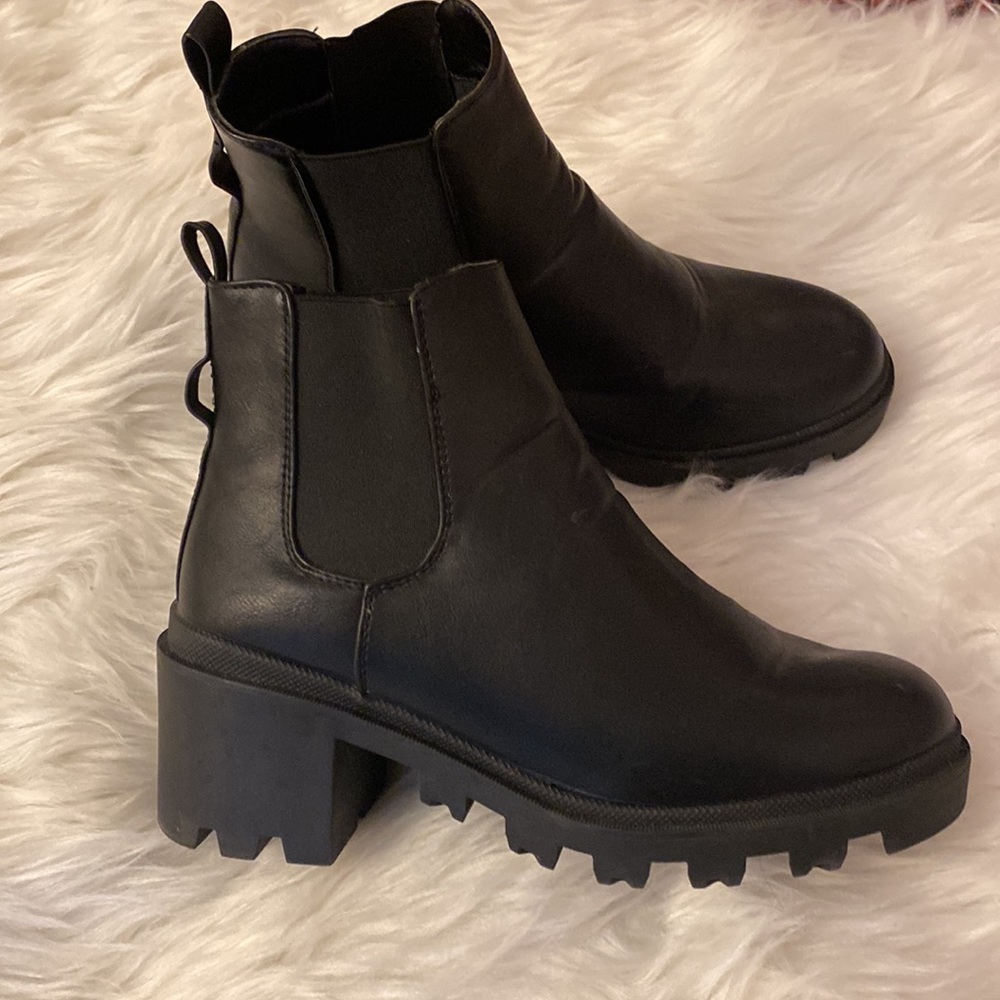 Size 8.5 Black boots